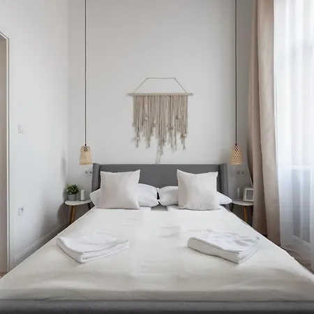 A62 - Akacfa Street Central Residence - Best Location By Bqa Budapest Kültér fotó