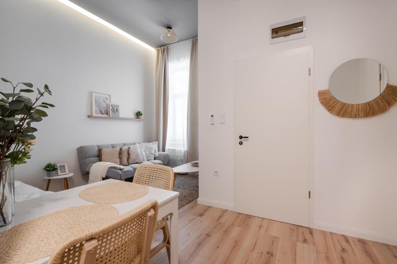 A62 - Akacfa Street - Location By Bqa Apartmán *