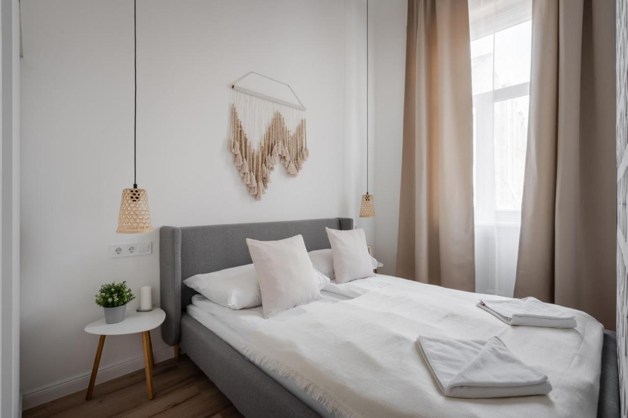 A62 - Akacfa Street - Location By Bqa * Budapest