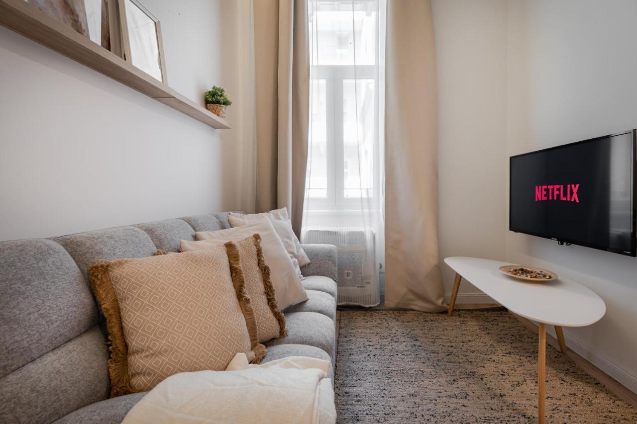 A62 - Akacfa Street - Location By Bqa * Budapest